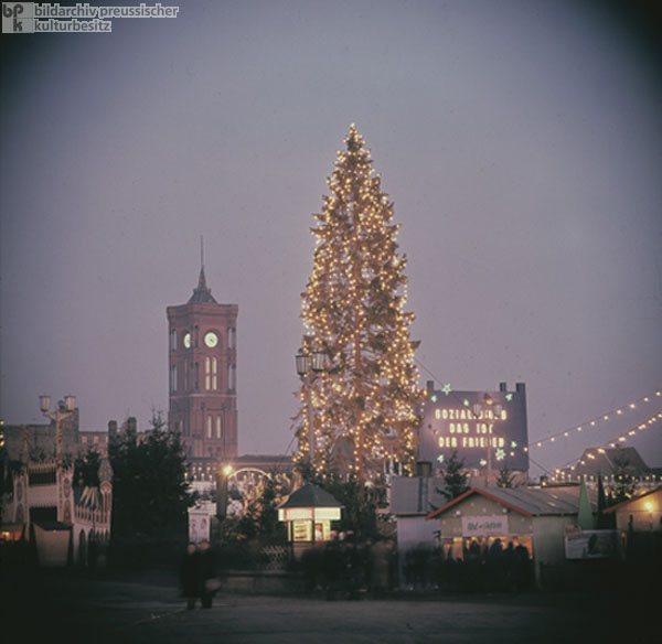 Weihnachtsmarkt im Lustgarten (Berlin-Ost) (Dezember 1957)